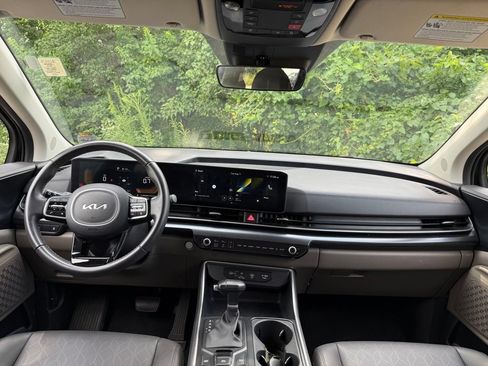 Used 2026 Kia Carnival FWD image 25