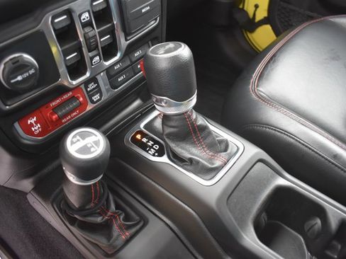 Used 2022 Jeep Wrangler Unlimited Rubicon w/ LED Lighting Group AWD/4WD image 27