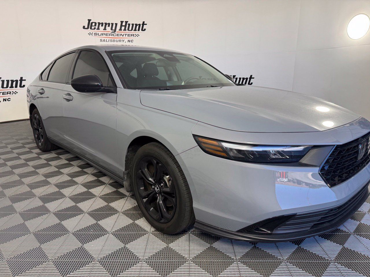 Used 2025 Honda Accord SE image 6