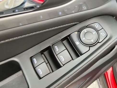 Used 2023 Chevrolet Traverse LT FWD image 23
