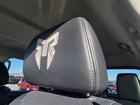 Used 2021 Nissan Titan SV w/ SV Convenience Package image 22