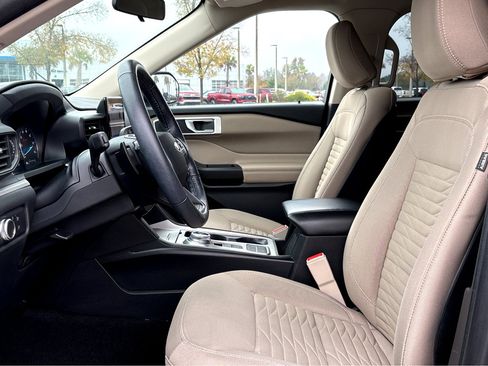 Used 2020 Ford Explorer XLT w/ Comfort Package image 16