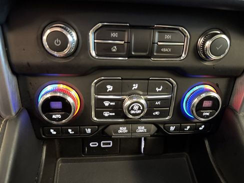 Used 2021 GMC Yukon SLT AWD/4WD image 21