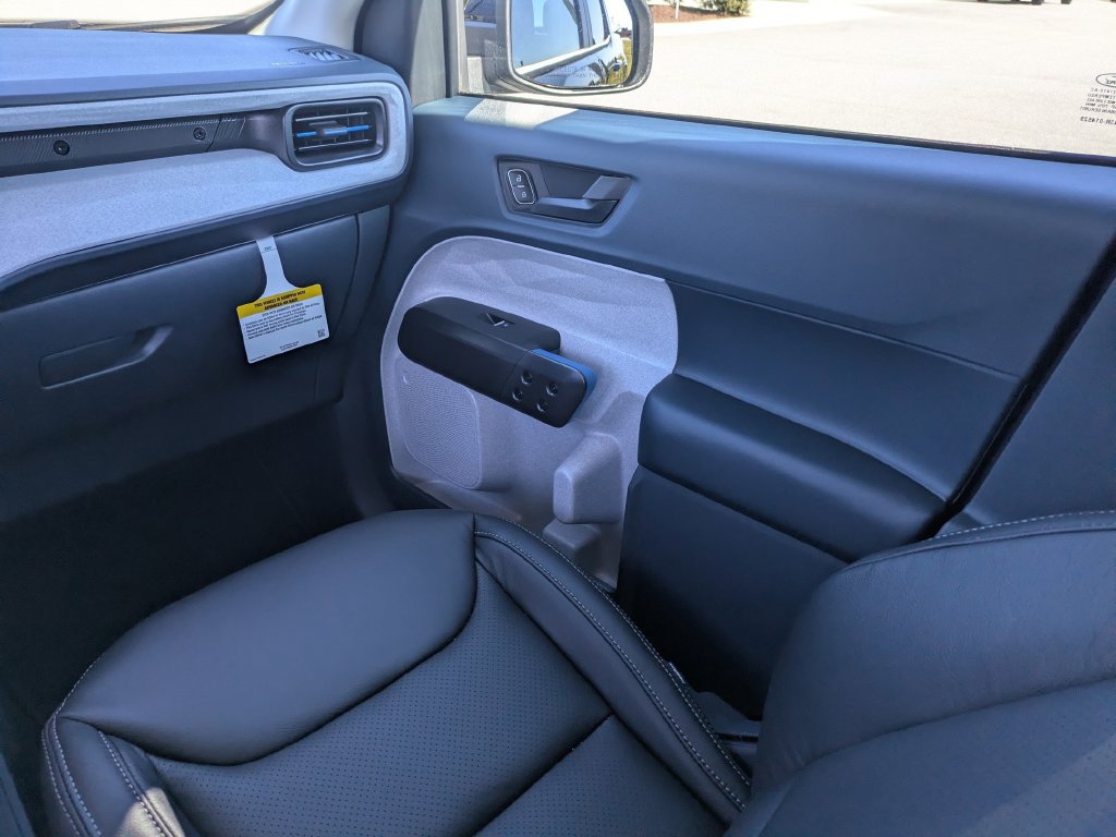 New 2026 Ford Maverick XLT w/ XLT Luxury Package FWD image 18