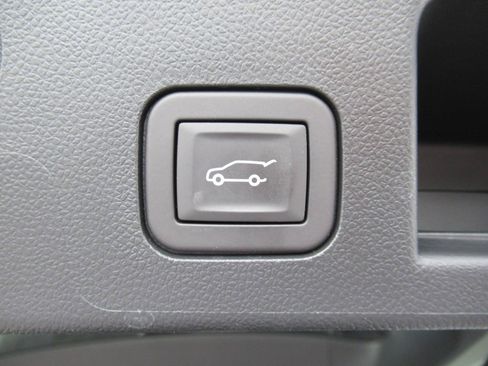 Certified 2025 Chevrolet Equinox ACTIV w/ Safety and Technology Package FWD image 39