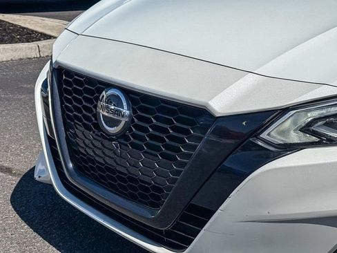 Used 2022 Nissan Altima 2.5 SR w/ Midnight Edition Package FWD image 3