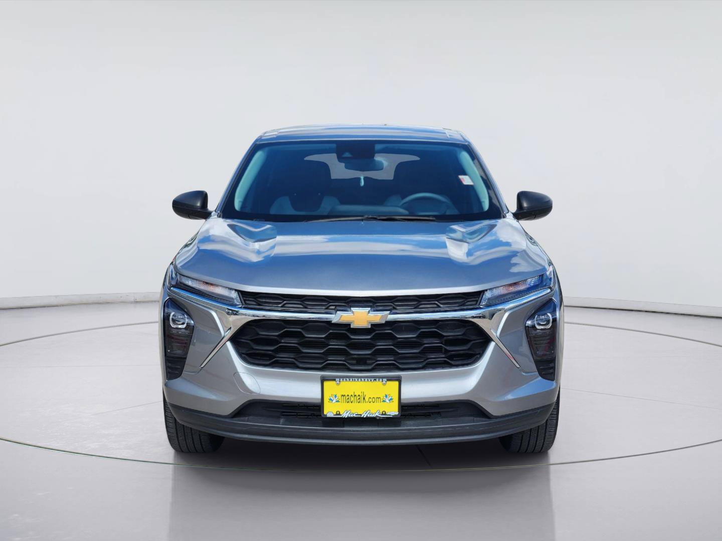 Used 2025 Chevrolet Trax LS FWD image 2