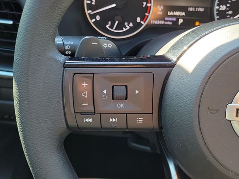Used 2021 Nissan Rogue SV FWD image 23