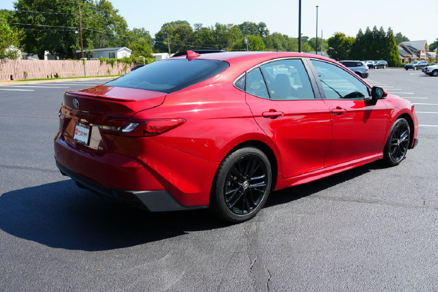 Used 2025 Toyota Camry SE FWD image 9