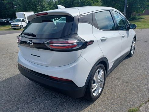 Used 2023 Chevrolet Bolt LT FWD image 4