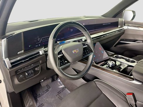 Used 2025 Cadillac Escalade ESV Premium Luxury AWD/4WD image 9