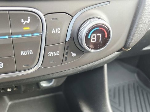 Used 2018 Chevrolet Traverse LT image 33