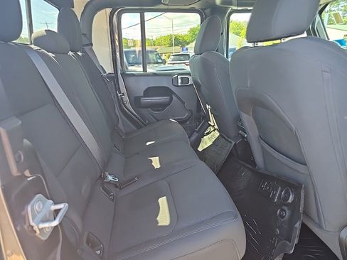 Certified 2023 Jeep Gladiator Willys image 13