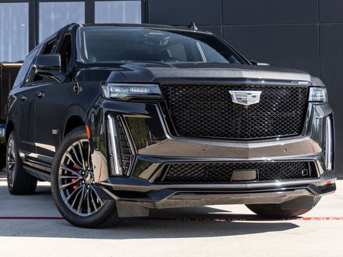 Used 2024 Cadillac Escalade ESV V AWD/4WD image 2
