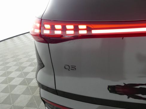 Certified 2025 Audi Q5 2.0T Premium Plus w/ Premium Plus image 32