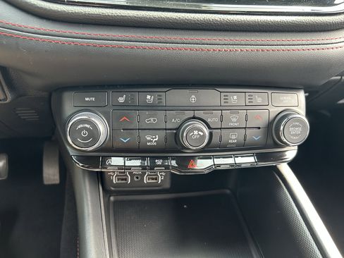 Used 2024 Dodge Durango GT image 15