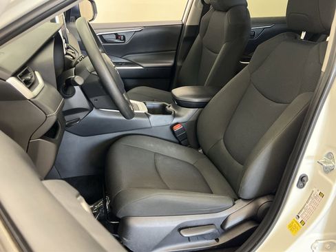Used 2024 Toyota RAV4 LE AWD/4WD image 12
