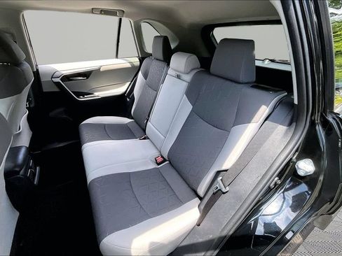 Used 2025 Toyota RAV4 XLE w/ Convenience Package FWD image 18