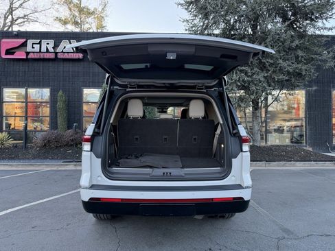 Used 2022 Lincoln Navigator Reserve image 17