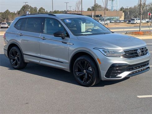 Certified 2023 Volkswagen Tiguan SE R-Line image 2