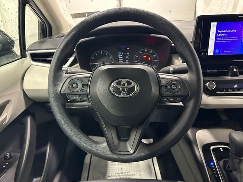 Used 2025 Toyota Corolla LE w/ LE Premium Package image 18