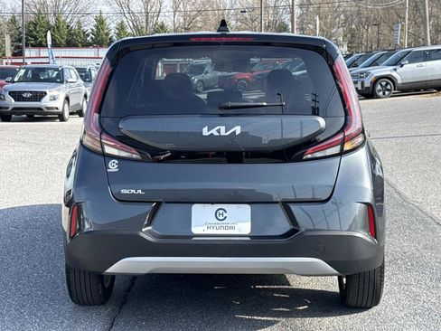 Used 2025 Kia Soul LX w/ LX Technology Package FWD image 26