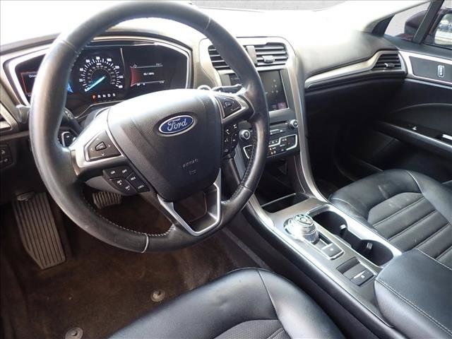 Used 2017 Ford Fusion SE w/ Equipment Group 201A FWD image 9