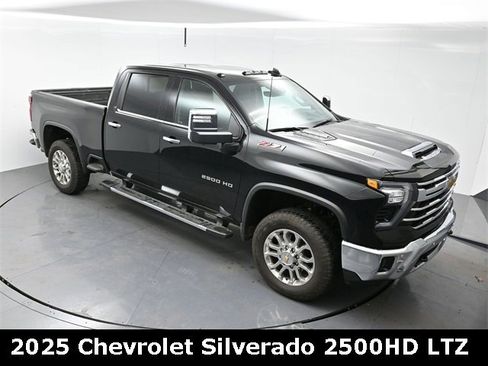 Used 2025 Chevrolet Silverado 2500 LTZ w/ LTZ Premium Package image 17
