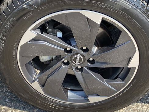 Used 2025 Nissan Rogue SV AWD/4WD image 27