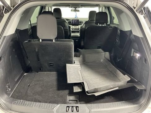 Used 2020 Ford Explorer XLT w/ Equipment Group 202A AWD/4WD image 23