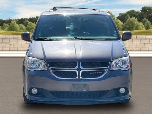 Used 2017 Dodge Grand Caravan SXT FWD image 3