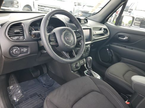Used 2022 Jeep Renegade Altitude w/ Convenience Group AWD/4WD image 9