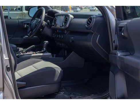 Used 2021 Toyota Tacoma TRD Off-Road w/ Technology Package AWD/4WD image 10