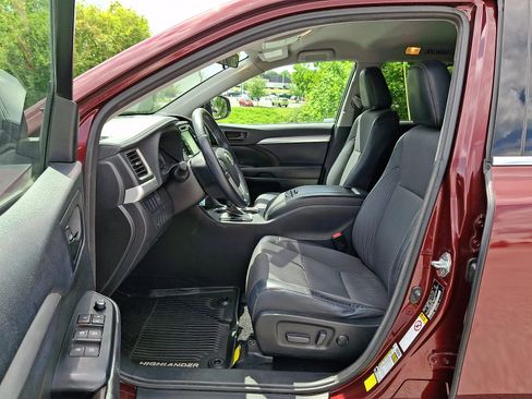 Used 2016 Toyota Highlander Plus AWD/4WD image 16