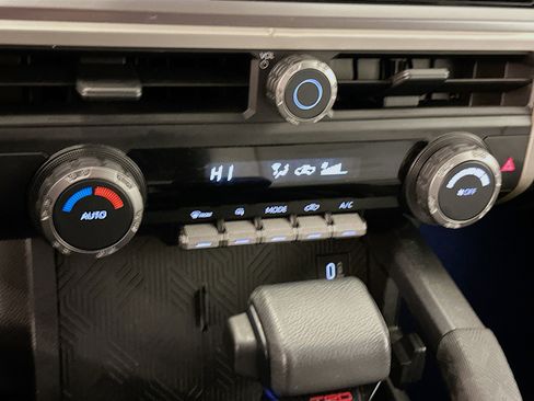 Used 2025 Toyota Tacoma TRD Off-Road image 24