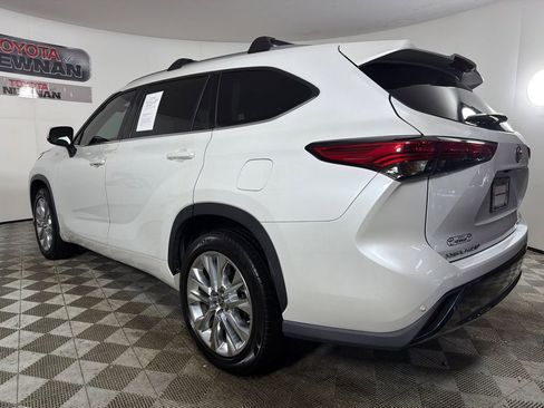 Used 2022 Toyota Highlander Limited FWD image 7