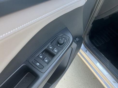 Certified 2024 Volkswagen Taos SE w/ Panoramic Sunroof Package image 14