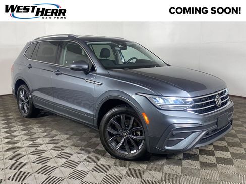 Used 2023 Volkswagen Tiguan SE AWD/4WD image 1