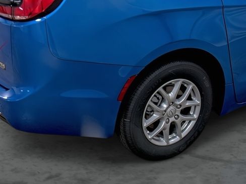 New 2026 Chrysler Pacifica Select image 12