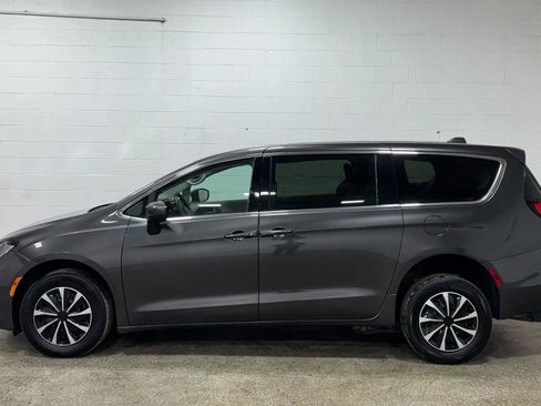 Used 2017 Chrysler Pacifica LX image 7