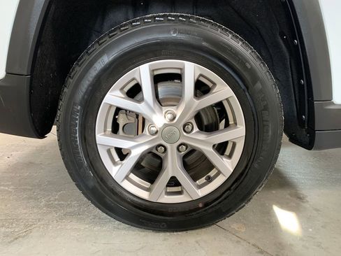 Used 2022 Jeep Grand Cherokee L Limited image 10