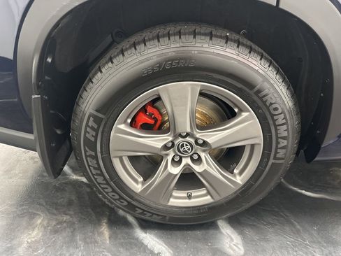 Used 2020 Toyota Highlander LE image 35