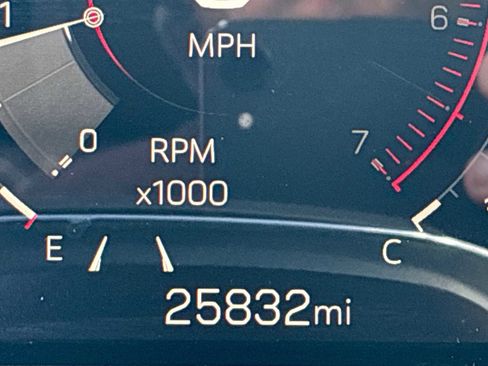 Used 2024 GMC Acadia Denali image 12