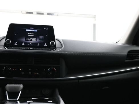 Certified 2025 Nissan Rogue S FWD image 17