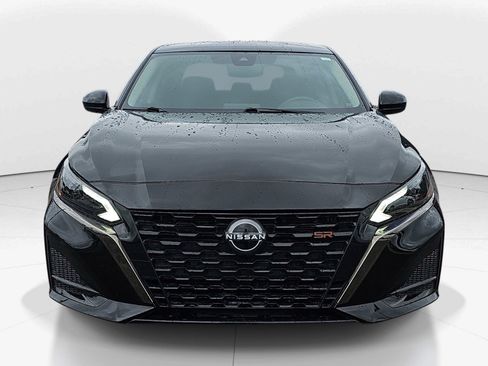 Used 2023 Nissan Altima 2.5 SR FWD image 9