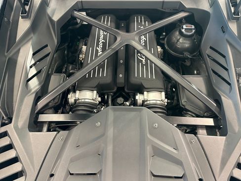 Used 2021 Lamborghini Huracan EVO image 26