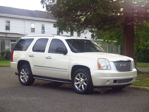 Used 2009 GMC Yukon Denali AWD/4WD image 6