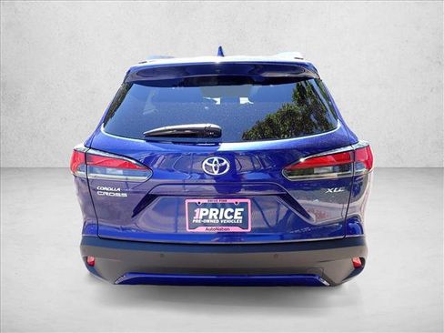 Used 2024 Toyota Corolla Cross XLE w/ Convenience Package FWD image 3