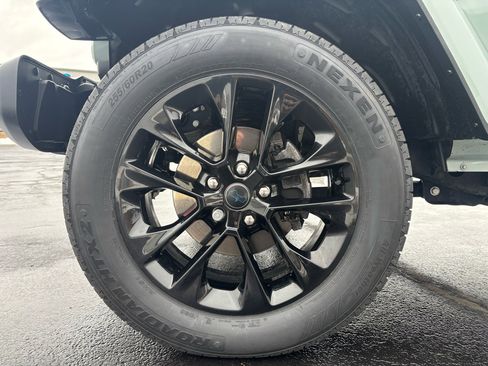Used 2024 Jeep Wrangler Sahara image 32