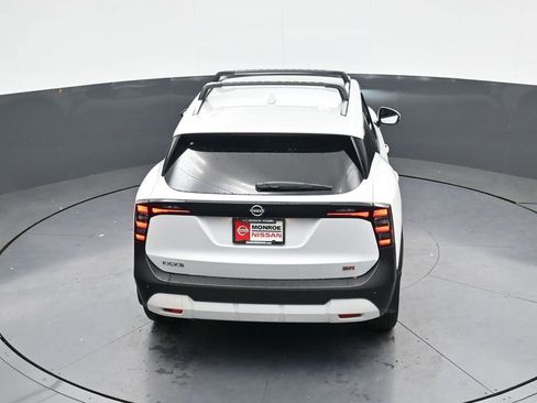 New 2025 Nissan Kicks SR FWD image 30